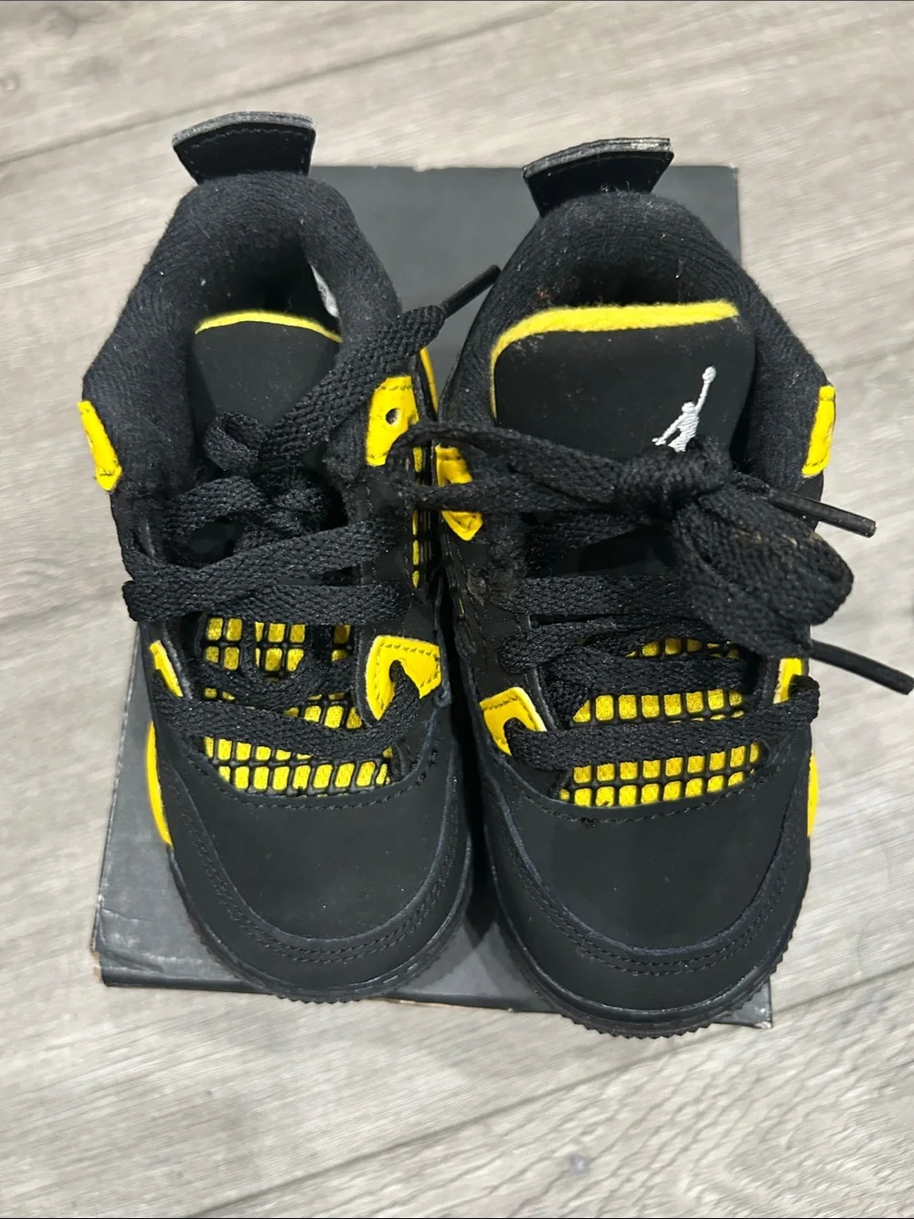 Jordan Kids' Black and Yellow Retro Jordan 4 Retro toddler 6c Sneakers